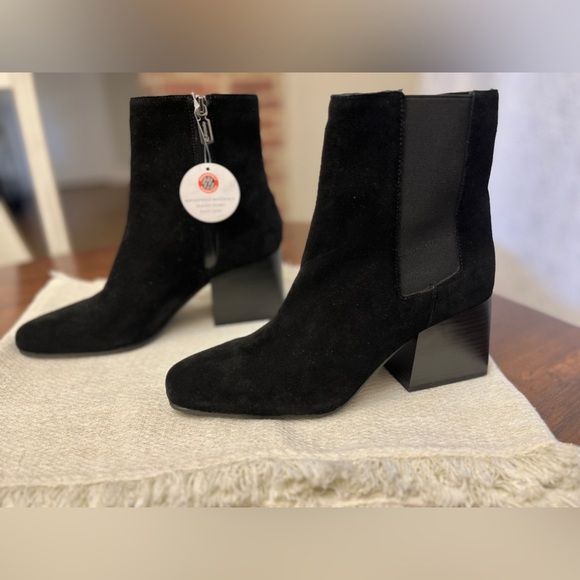 Blondo Scarlette Waterproof Suede Bootie Size 9 Black Preppy Block Heel NWOB - Picture 4 of 16
